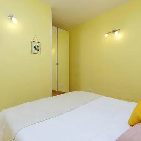 Madonna Dei Monti Apartment *